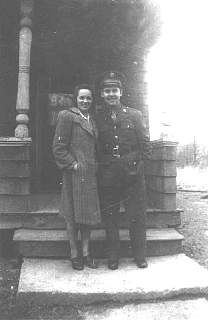 eda and dick kanoff-middletown ny 1942.jpg
